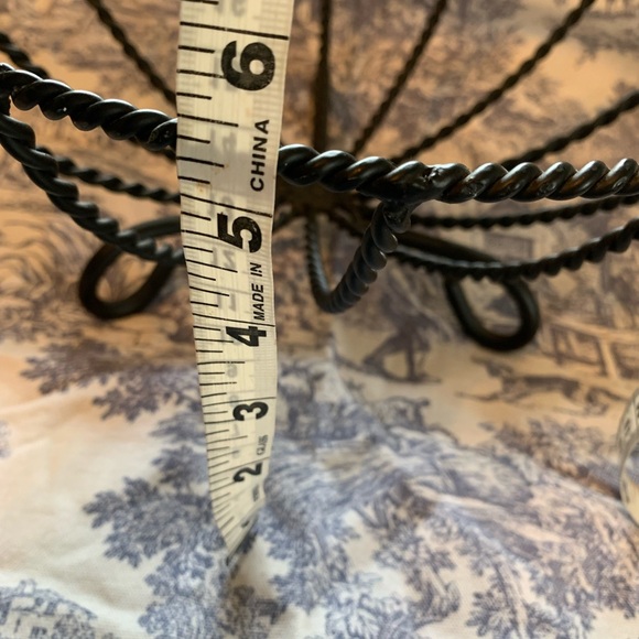 Vintage twisted metal wire basket - Picture 3 of 7